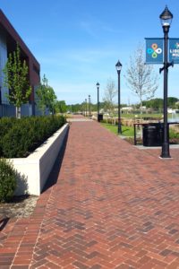 Libbie Mill Midtown está ubicado en Richmond, Va., y fue uno de los participantes en los Premios del Ladrillo en la Arquitectura de la Asociación de la Industria del Ladrillo en la categoría Comercial – Centro de la Ciudad. El distribuidor fue Shade & Wise y el fabricante de ladrillo fue Whitacre Greer Co. Fotografía de Sandy Kottcamp y Megan McClenny.