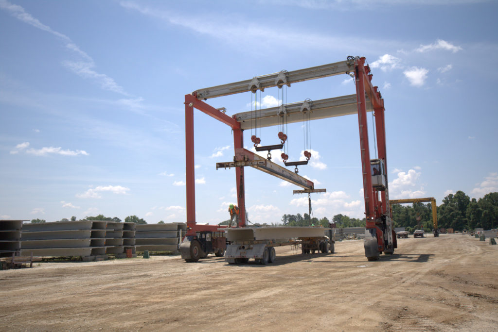 Las dobles T y otros elementos premoldeados para el proyecto del Parque SunTrust fueron hechos en las instalaciones de la fábrica de Metromont en Hiram, Georgia.