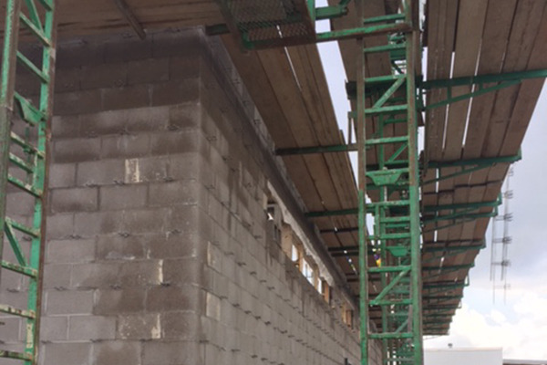 Seguridad en andamios de manivela o de plataforma elevadora